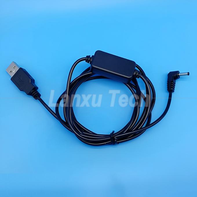 L'éclairage de la bande de lumière à LED est éteint par une prise USB à courant continu 5